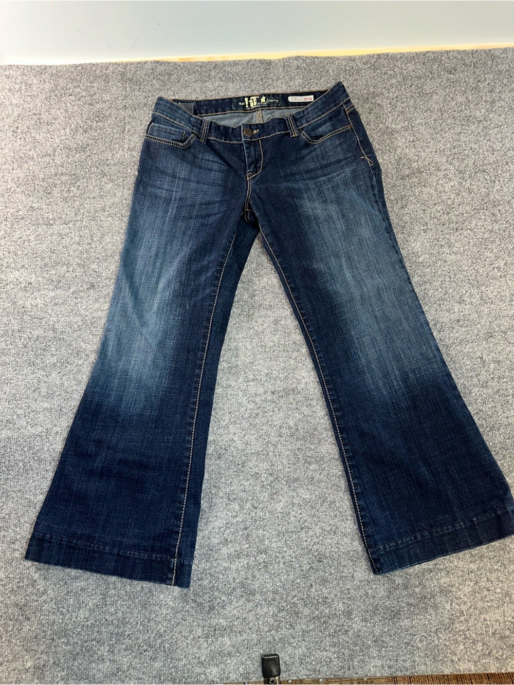 Y2K iT Los Angeles Women’s low rise wide leg boot cut denim jeans.